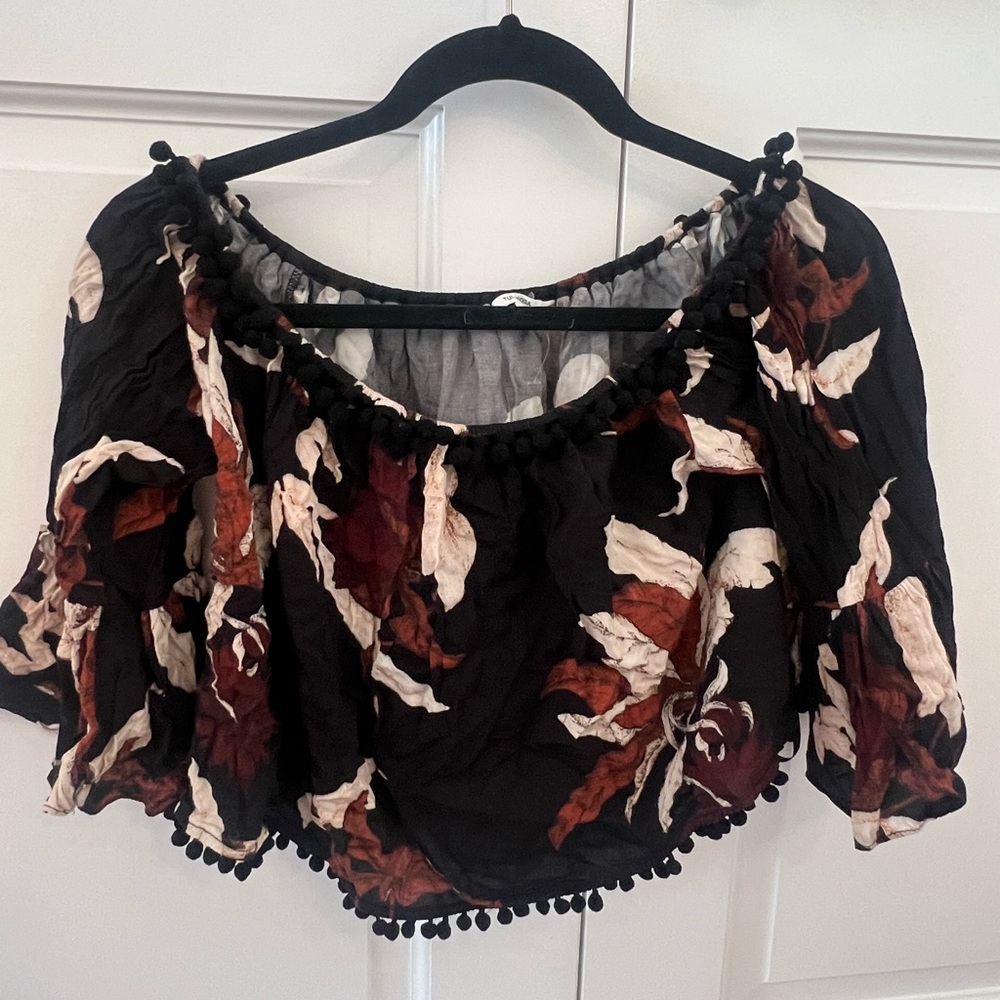 Tularosa Top cropped super cute